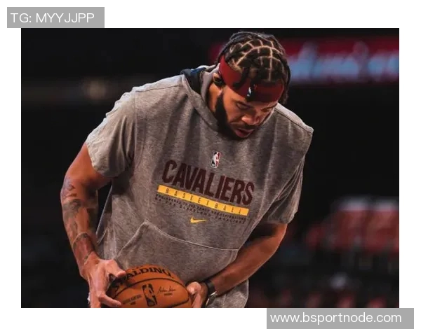 34号秀卡尔克布伦纳半场完美表现6投全中贡献13分4篮板1抢断1盖帽