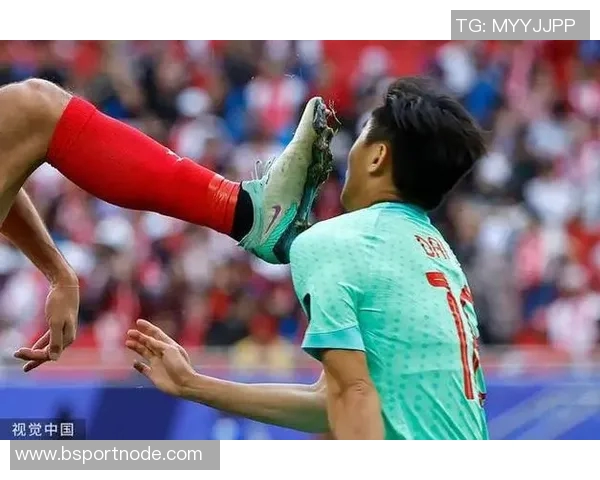 再次被判越位球员精彩长传直入禁区抢射却遭VAR裁判确认无效 再次被判越位球员精彩长传直入禁区抢射却遭VAR裁判确认无效