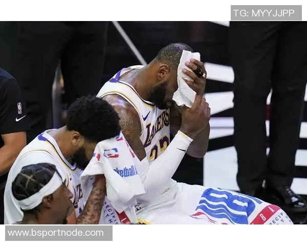 湖人球迷怒斥詹姆斯表现不佳直言其无法跻身历史前五行列 湖人球迷怒斥詹姆斯表现不佳直言其无法跻身历史前五行列